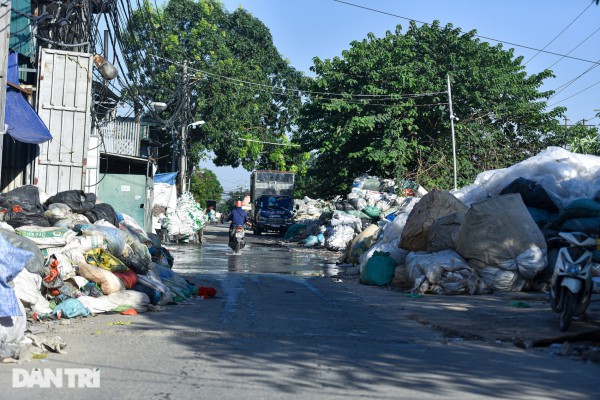 Cận cảnh đại công trường xay rác, người dân quanh năm "ăn nhựa, uống nilon"