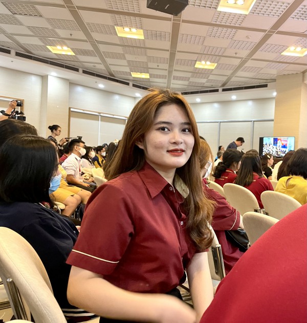 Chào hỏi, nói lời cám ơn chú bảo vệ ở cổng trường cũng chính là sống đẹp