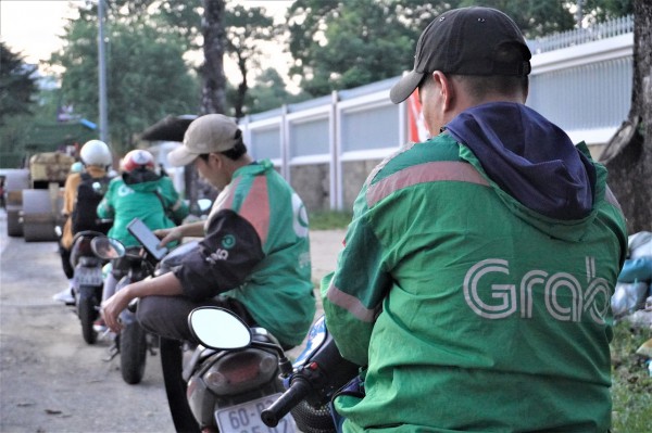 Chạy xe ôm công nghệ hạn chế hay giúp việc học của sinh viên tốt hơn? Chạy xe ôm công nghệ hạn chế hay giúp việc học của sinh viên tốt hơn?