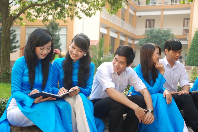 Chính phủ yêu cầu giữ ổn định mức thu học phí năm học 2022 - 2023 như năm học 2021 - 2022 - Ảnh 1.