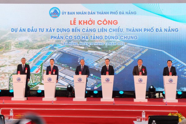 Chủ tịch nước Nguyễn Xuân Phúc yêu cầu dự án cảng Liên Chiểu phải là công trình gương mẫu Chủ tịch nước Nguyễn Xuân Phúc yêu cầu dự án cảng Liên Chiểu phải là công trình gương mẫu