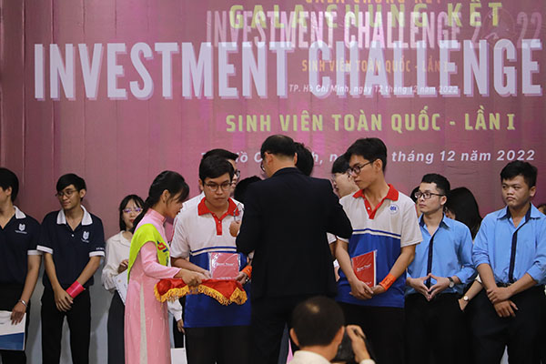 chung-ket-cuoc-thi-dau-tu-chung-khoan-danh-cho-sinh-vien-cac-truong-dh-trong-toan-quoc-lan-thu-nhat