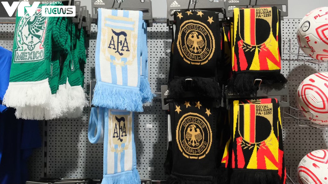 Có gì trong cửa hàng FIFA chính hãng phục vụ World Cup 2022?