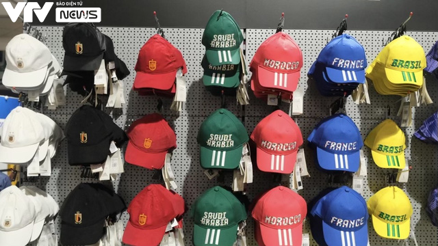 Có gì trong cửa hàng FIFA chính hãng phục vụ World Cup 2022?