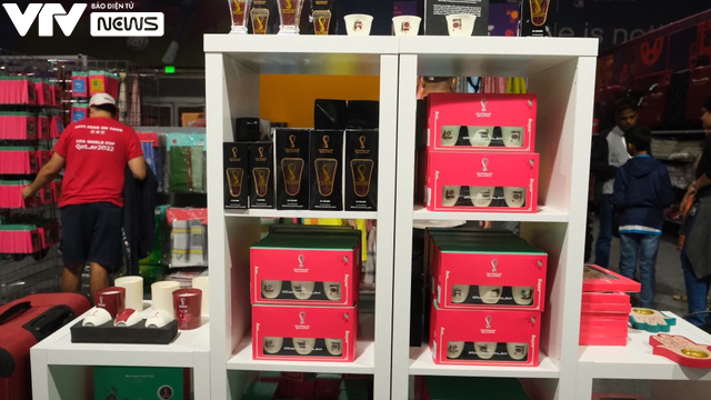 Có gì trong cửa hàng FIFA chính hãng phục vụ World Cup 2022?