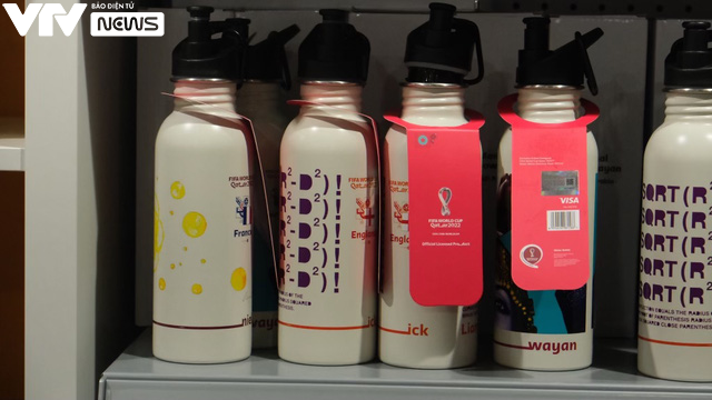 Có gì trong cửa hàng FIFA chính hãng phục vụ World Cup 2022?