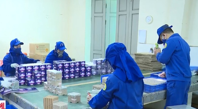 Công nghệ mới trong sản xuất pháo hoa không tiếng nổ Công nghệ mới trong sản xuất pháo hoa không tiếng nổ