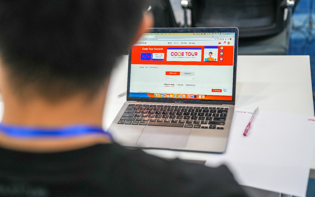 Cựu sinh viên Bách khoa giành quán quân Code Tour Summit 2022 Cựu sinh viên Bách khoa giành quán quân Code Tour Summit 2022