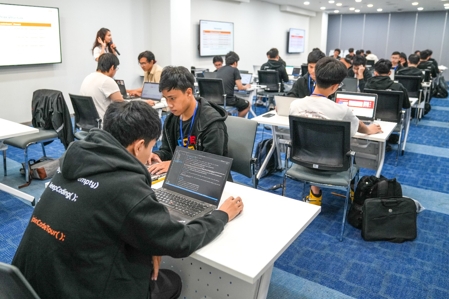 Cựu sinh viên Bách khoa giành quán quân Code Tour Summit 2022 Cựu sinh viên Bách khoa giành quán quân Code Tour Summit 2022