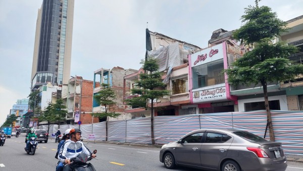 Đà Nẵng: Cận cảnh rầm rộ hạ giải nhà cửa ở ‘tứ giác vàng Đà Nẵng: Cận cảnh rầm rộ hạ giải nhà cửa ở ‘tứ giác vàng