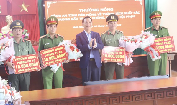 Đắk Nông: Triệt phá đường dây cá độ bóng đá qua mạng gần 600 tỉ đồng