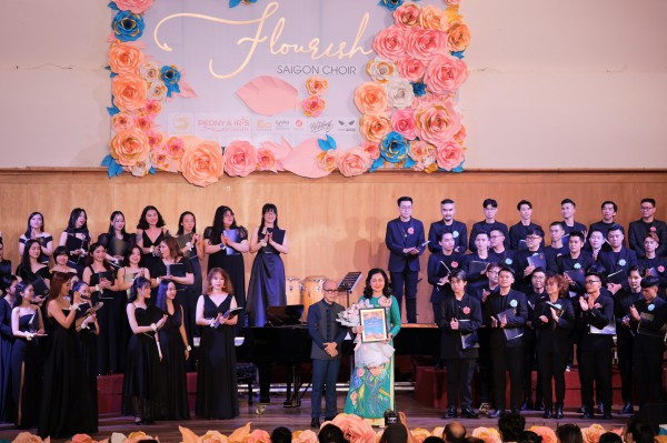 Dàn hợp xướng Saigon Choir phối mới 