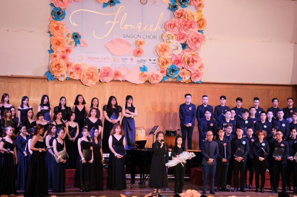 Dàn hợp xướng Saigon Choir phối mới 