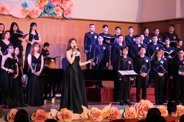 Dàn hợp xướng Saigon Choir phối mới 