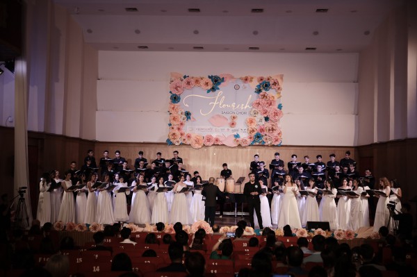 Dàn hợp xướng Saigon Choir phối mới 