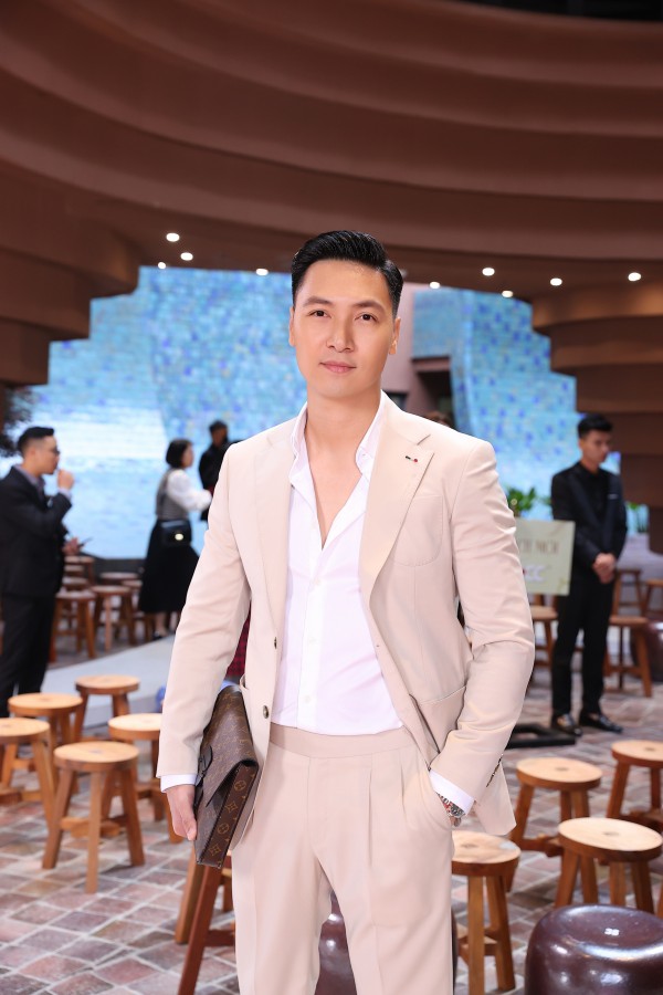 Dàn sao Việt ấn tượng với show thời trang "Bước chân di sản" Dàn sao Việt ấn tượng với show thời trang "Bước chân di sản"