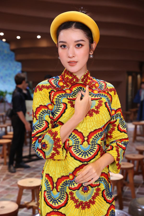 Dàn sao Việt ấn tượng với show thời trang "Bước chân di sản" Dàn sao Việt ấn tượng với show thời trang "Bước chân di sản"