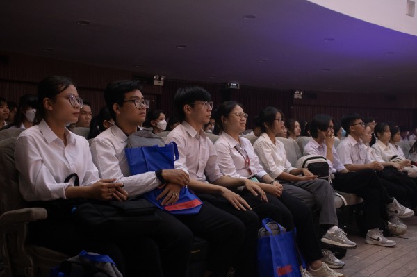 Đằng sau những câu chuyện sinh viên vượt khó đến giảng đường Đằng sau những câu chuyện sinh viên vượt khó đến giảng đường