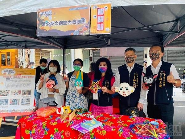 Dành cả thanh xuân để "về làng"