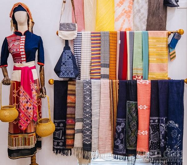 Dành cả thanh xuân để "về làng"