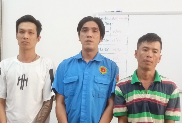 Đẩy người phụ nữ xuống sông để cướp xe máy Đẩy người phụ nữ xuống sông để cướp xe máy