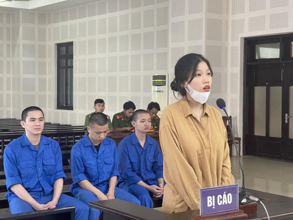 Để chồng rủ đồng bọn về ‘tổ ấm’ buôn ma túy, vợ chồng cùng lãnh án