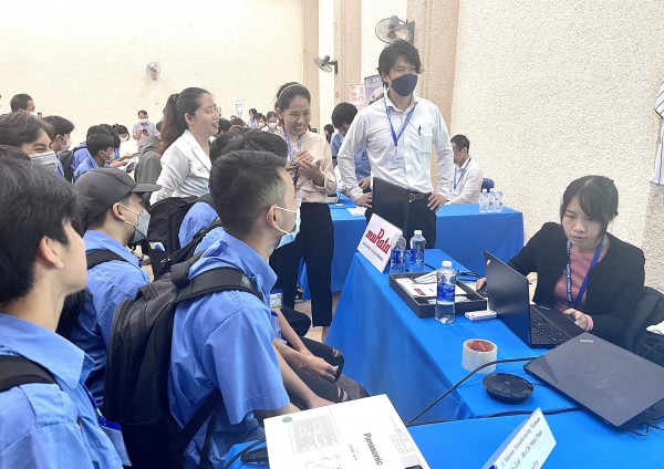 Doanh nghiệp Nhật đến trường CĐ tìm ứng viên cho hàng trăm vị trí lương cao