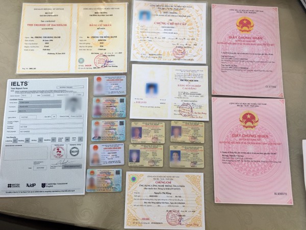 Đồng Nai: Triệt phá đường dây làm giả giấy tờ, căn cước công dân gắn chip