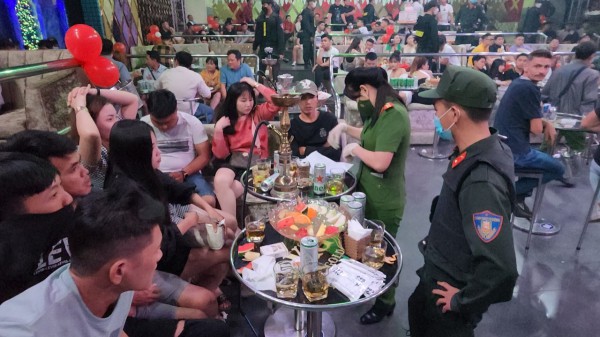 Đột kích nửa đêm, phát hiện 139 đối tượng tại quán bar dương tính với ma túy