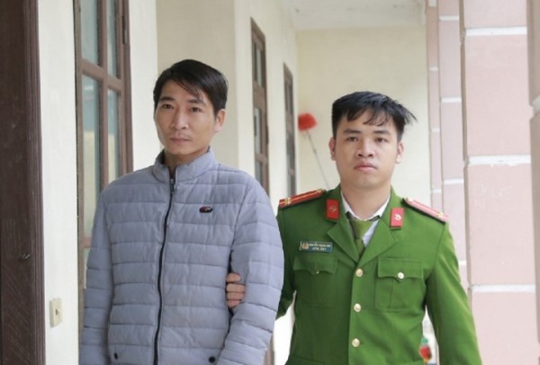 Đốt xe máy khi gặp cảnh sát, người đàn ông bị khởi tố