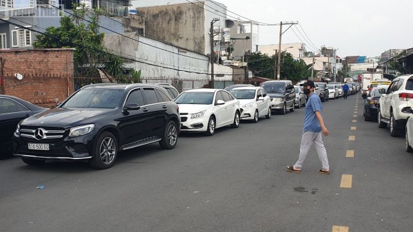 Gian nan đi đăng kiểm ô tô cuối năm