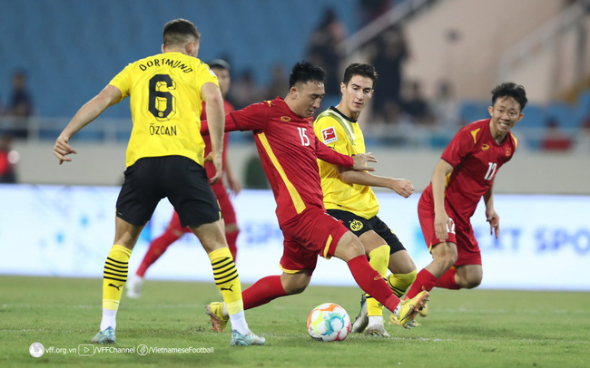 Giao hữu quốc tế, ĐT Việt Nam 2-1 CLB Borussia Dortmund: Cống hiến hết mình!