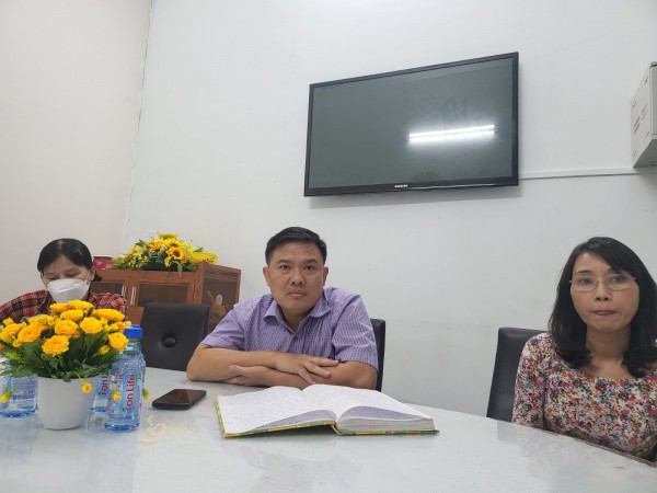 Giáo viên người nước ngoài bị sa thải vì bảo vệ học sinh? Giáo viên người nước ngoài bị sa thải vì bảo vệ học sinh?