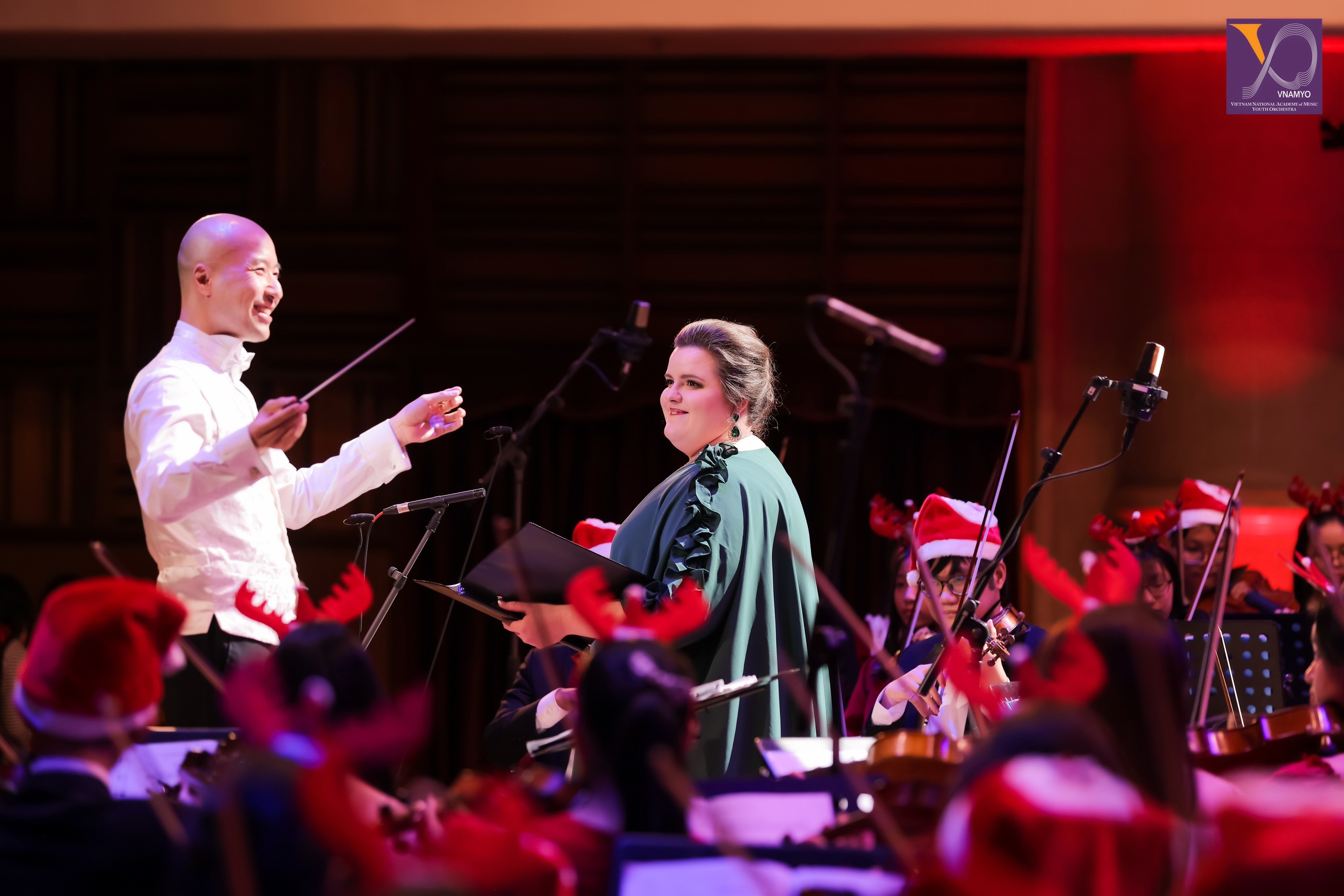 Giọng nữ cao Thụy Điển Asa Jager thăng hoa tại VNAMYO Christmas Concert