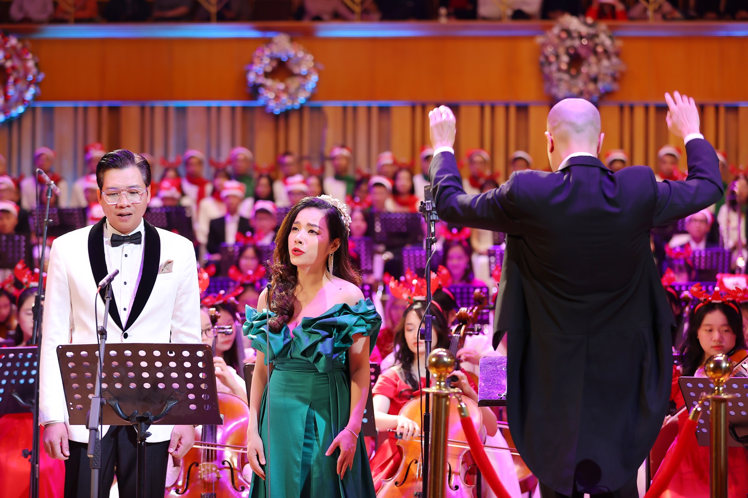 Giọng nữ cao Thụy Điển Asa Jager thăng hoa tại VNAMYO Christmas Concert