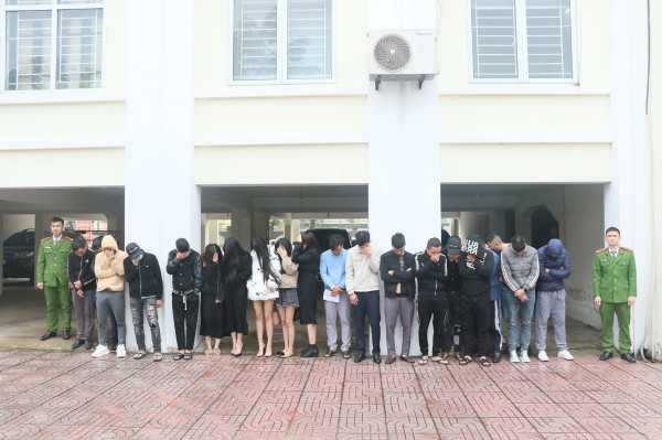 Hà Tĩnh: Đột kích quán bar, phát hiện 26 người dương tính với chất ma túy