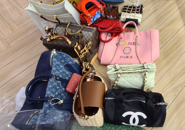 Hàng hóa tại cửa hàng Trang Nemo có dấu hiệu giả mạo nhiều nhãn hiệu nổi tiếng thế giới