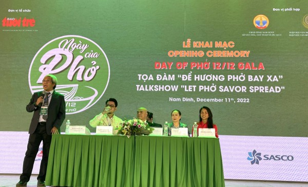 Hàng ngàn người đất thành Nam náo nức đến ngày hội Hàng ngàn người đất thành Nam náo nức đến ngày hội