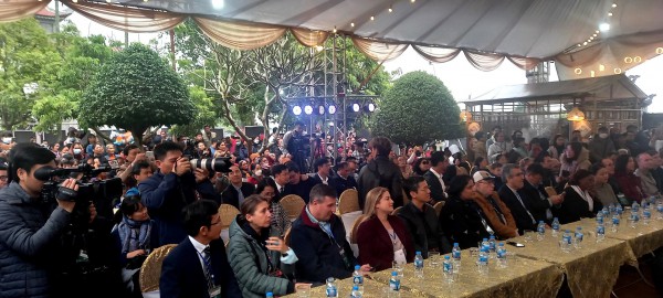 Hàng ngàn người đất thành Nam náo nức đến ngày hội Hàng ngàn người đất thành Nam náo nức đến ngày hội