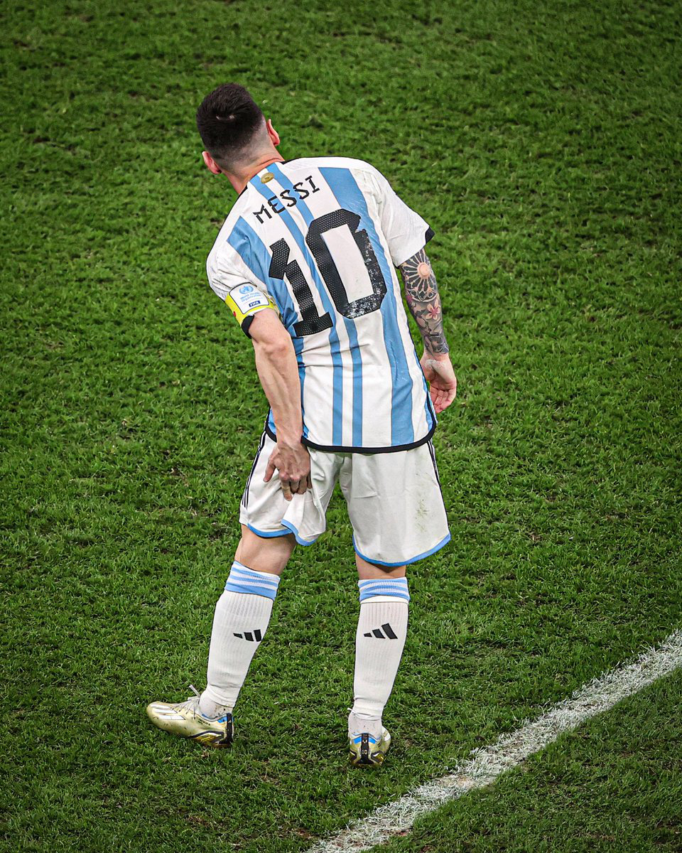 Hành động nhỏ của Messi khiến người hâm mộ Argentina "lo sốt vó"