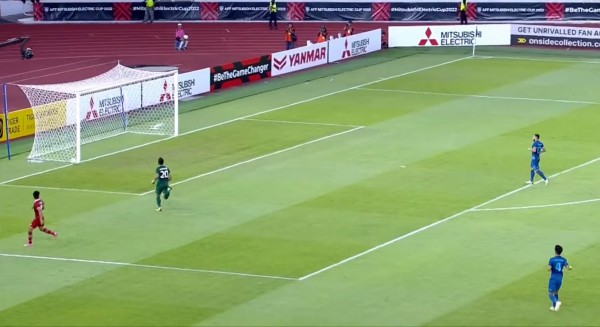 HLV Shin Tae-yong gục ngã sau pha bỏ lỡ khó tin của cầu thủ Indonesia