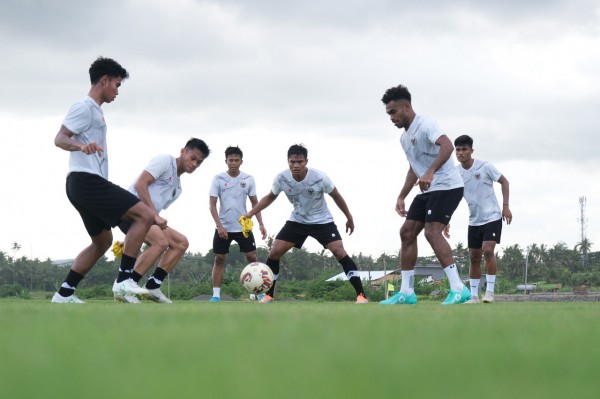 HLV tuyển Indonesia dự phòng khả năng trung vệ người Anh rút khỏi AFF Cup 2022