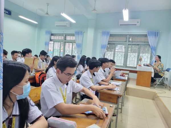 Học chương trình mới, kiểm tra cũng mới