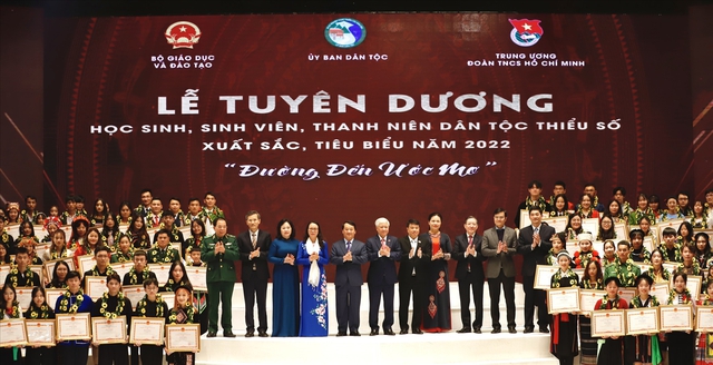 Học sinh, sinh viên dân tộc thiểu số vượt khó, chinh phục đường đến ước mơ - Ảnh 1. Học sinh, sinh viên dân tộc thiểu số vượt khó, chinh phục đường đến ước mơ - Ảnh 1.