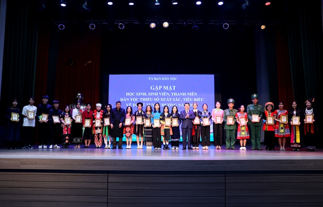 Học sinh, sinh viên dân tộc thiểu số vượt khó, chinh phục đường đến ước mơ - Ảnh 2. Học sinh, sinh viên dân tộc thiểu số vượt khó, chinh phục đường đến ước mơ - Ảnh 2.