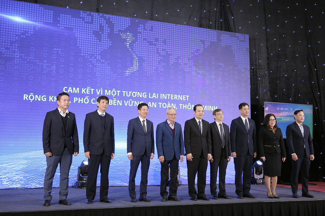 Internet Day 2022: Người dùng Internet Việt Nam đạt hơn 70% dân số sau 25 năm Internet Day 2022: Người dùng Internet Việt Nam đạt hơn 70% dân số sau 25 năm