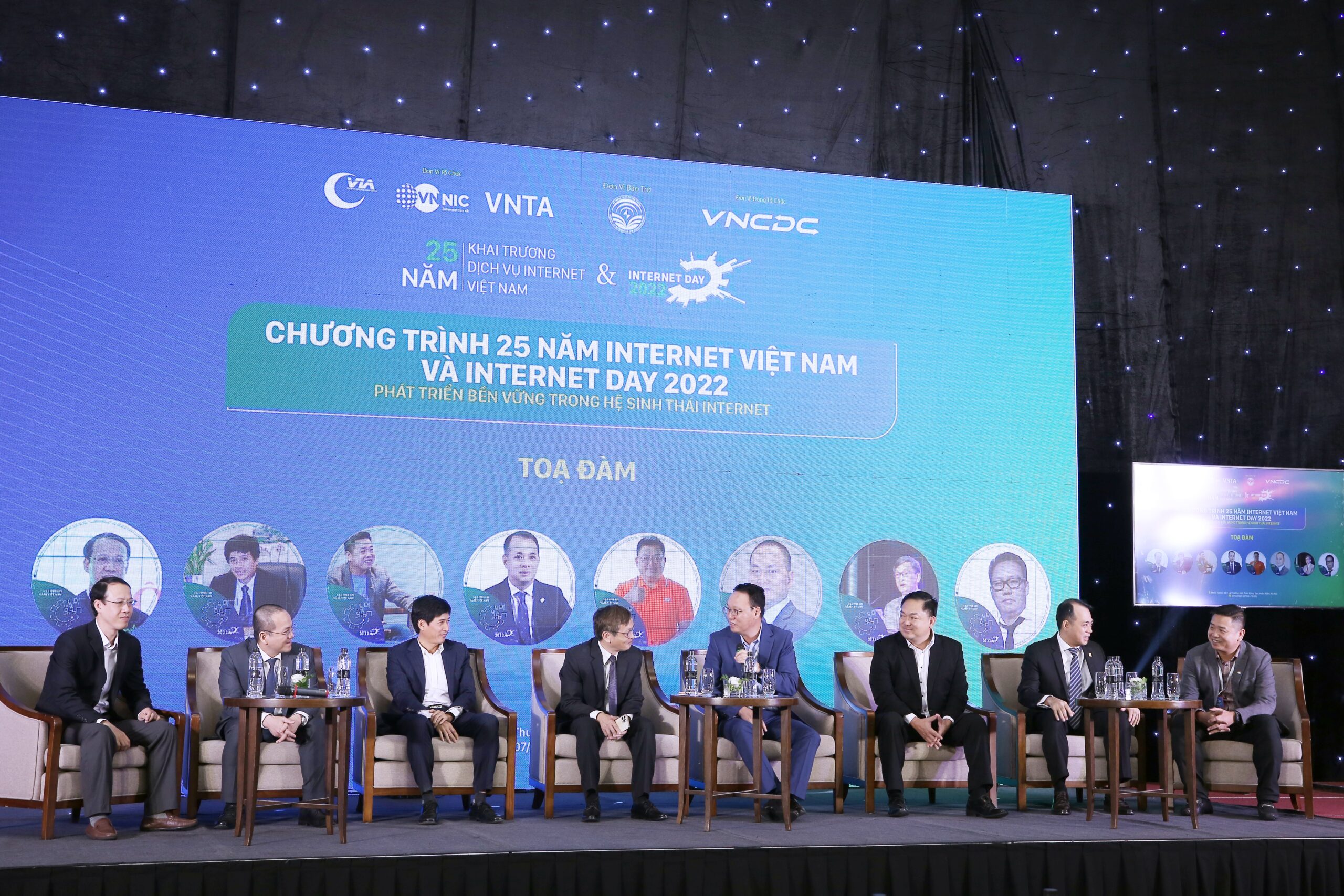 Internet Day 2022: Người dùng Internet Việt Nam đạt hơn 70% dân số sau 25 năm Internet Day 2022: Người dùng Internet Việt Nam đạt hơn 70% dân số sau 25 năm