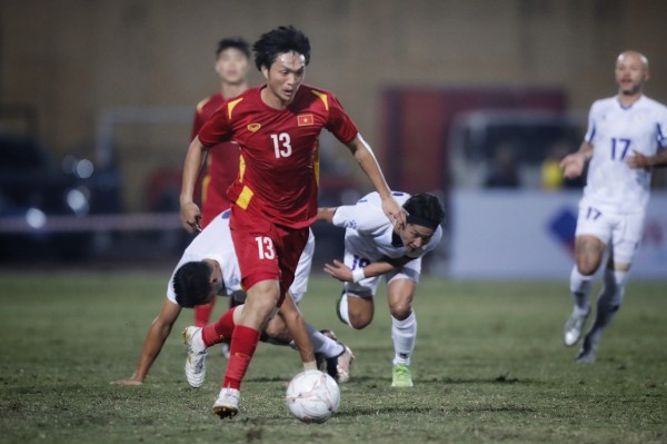 Kết quả tuyển Việt Nam 1-0 Philippines: Văn Quyết ghi bàn phút bù giờ