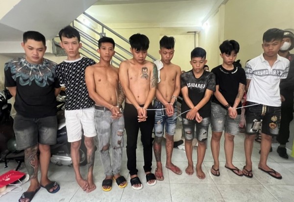Khởi tố nhóm cho vay nặng lãi, chụp hình nhạy cảm để bắt nạn nhân tiếp khách