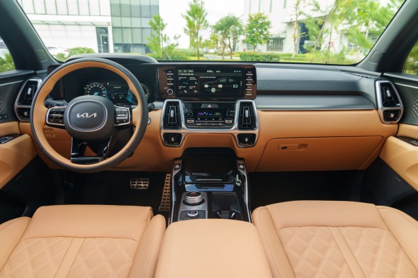 Kia Sorento Hybrid có giá từ 1,4 tỉ đồng tại Việt Nam